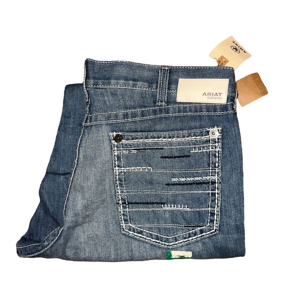NWT Ariat Boyfriend Straight Leg Womens Jeans 33R 31 Low Rise Lightweight Blue